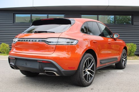Certified 2024 Porsche Macan image 7