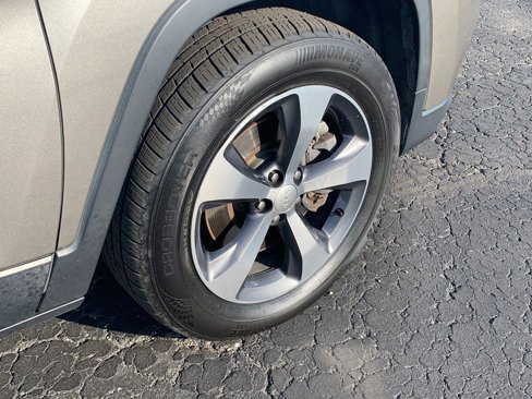 Used 2019 Jeep Cherokee Limited image 9