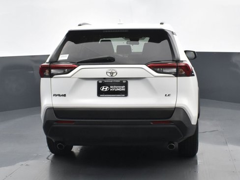 Used 2019 Toyota RAV4 LE image 4