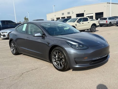 Used 2021 Tesla Model 3 Standard Range Plus image 2