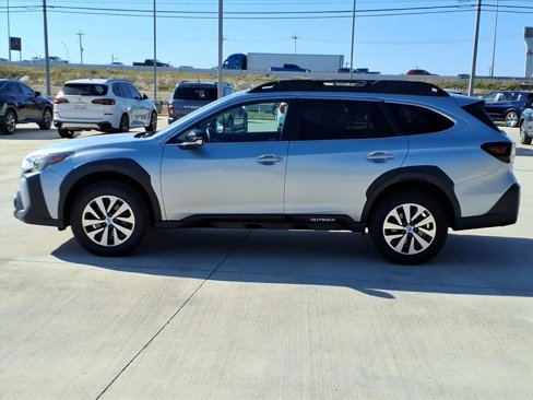 Used 2023 Subaru Outback Premium image 6