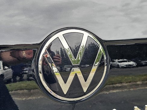Used 2024 Volkswagen Tiguan SE image 13