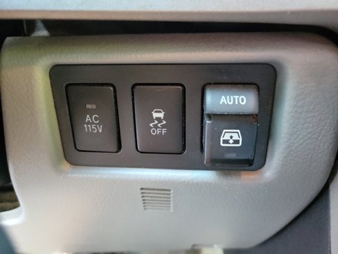 Used 2010 Toyota Sequoia Platinum image 31
