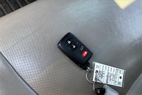 Used 2013 Toyota Highlander Limited image 12