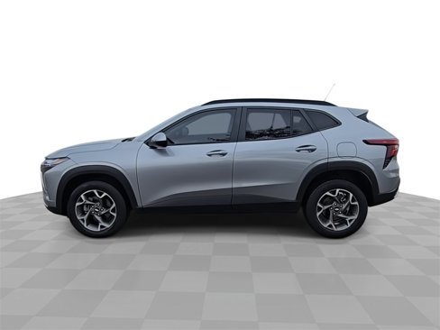 Certified 2024 Chevrolet Trax LT w/ Driver Confidence Package image 5