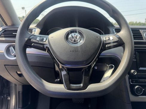 Used 2016 Volkswagen Passat 1.8T R-Line image 3