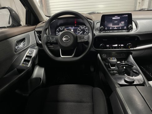 Used 2021 Nissan Rogue SV image 15