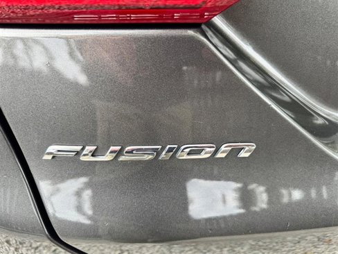 Used 2018 Ford Fusion Titanium image 19