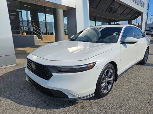 Used 2023 Honda Accord EX image 2