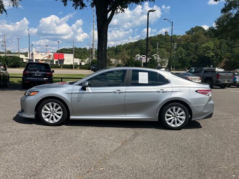 Used 2020 Toyota Camry LE image 7