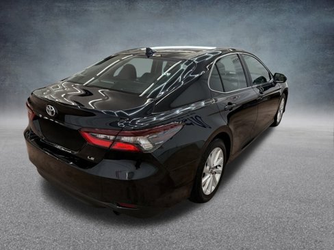Used 2024 Toyota Camry LE image 5