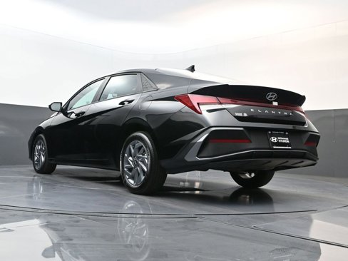 Certified 2024 Hyundai Elantra SEL image 25