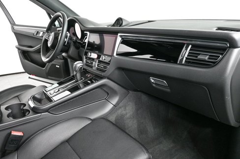 Certified 2025 Porsche Macan image 26
