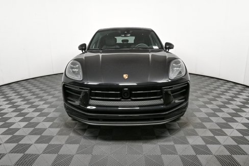 Used 2025 Porsche Macan image 37