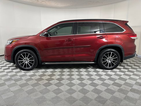 Used 2017 Toyota Highlander AWD V6 image 2