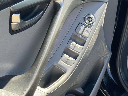 Used 2013 Hyundai Elantra GLS image 16