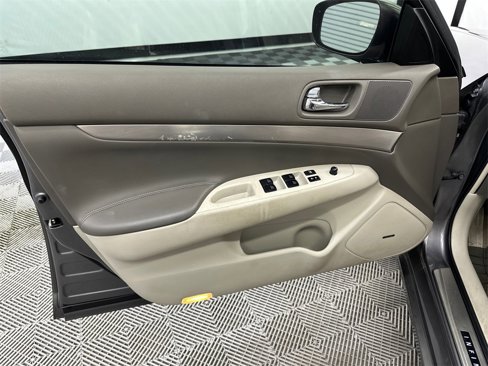 Used 2015 INFINITI Q40 w/ Navigation Package image 11