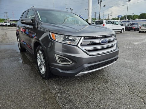 Used 2018 Ford Edge Titanium image 2