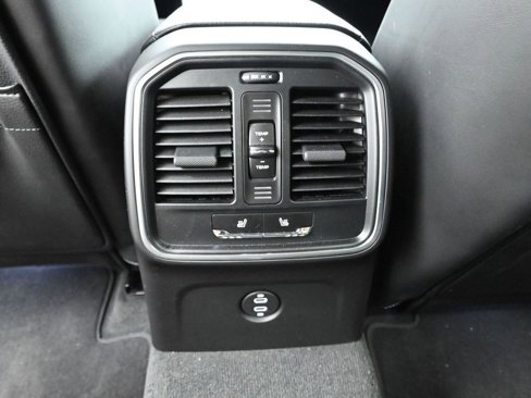 Used 2025 Porsche Macan image 18
