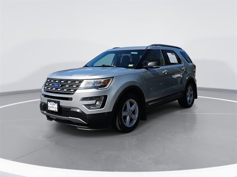 Used 2017 Ford Explorer XLT w/ Equipment Group 202A image 1