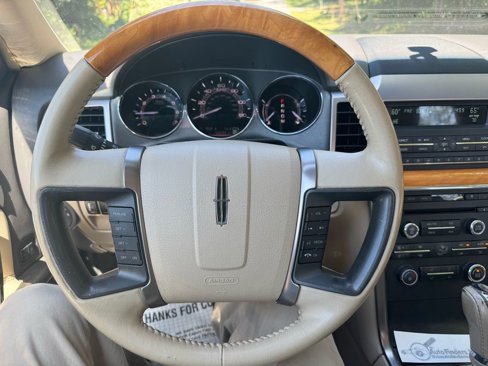 Used 2010 Lincoln MKZ image 26
