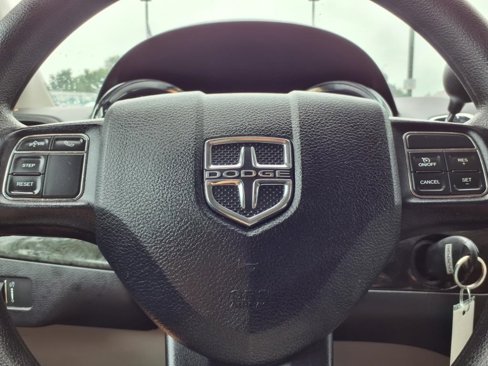 Used 2018 Dodge Grand Caravan SE w/ UConnect Hands-Free Group image 12