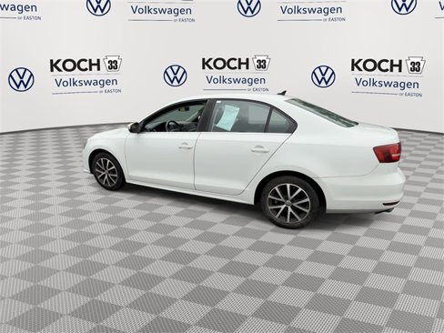 Used 2017 Volkswagen Jetta SE image 6
