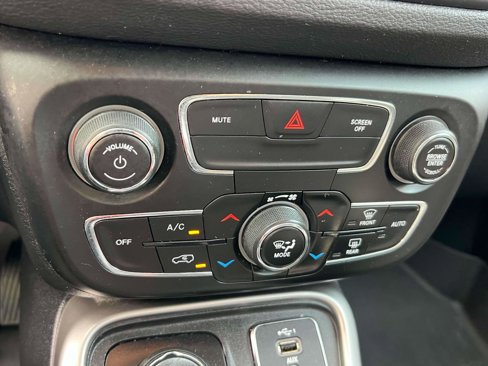 Used 2021 Jeep Compass Latitude image 27