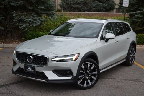 Used 2020 Volvo V60 T5 Cross Country w/ Protection Package Premier image 3