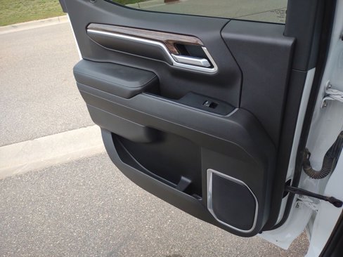 Used 2022 GMC Sierra 1500 SLE image 17