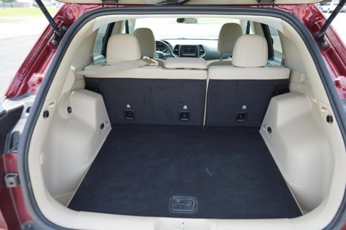 Used 2019 Jeep Cherokee Latitude w/ Popular Appearance Group image 23