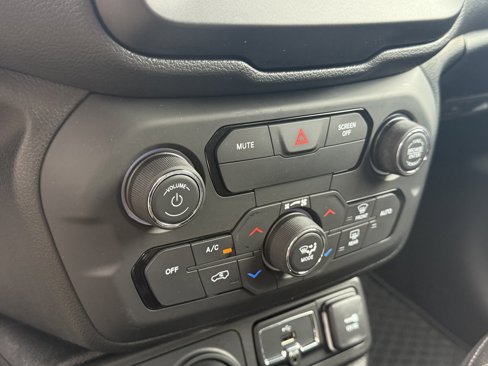 Used 2018 Jeep Renegade Altitude image 5