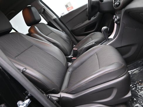 Used 2022 Chevrolet Trax LT w/ Midnight Edition image 14