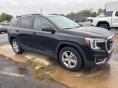 Certified 2022 GMC Terrain SLE w/ Driver Convenience Package image 3