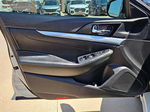 Used 2023 Nissan Maxima SV w/ Floor Mat Group image 10