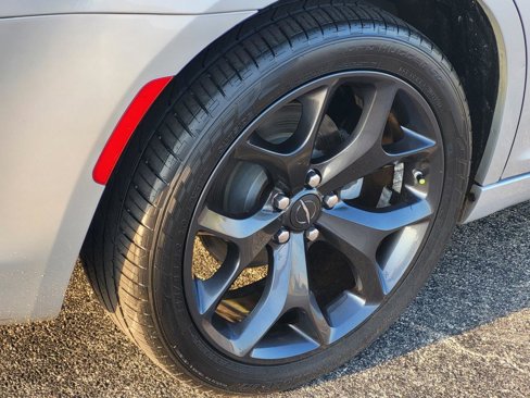 Used 2023 Chrysler 300 Touring w/ Sport Appearance Package image 9