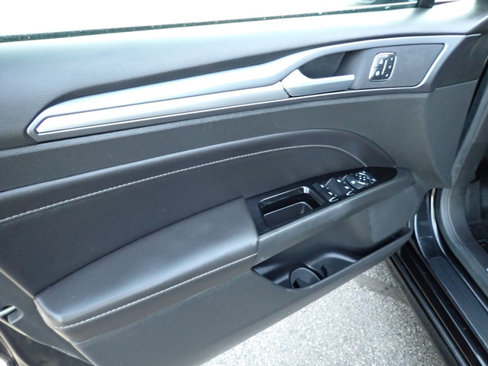 Used 2014 Ford Fusion Titanium image 24