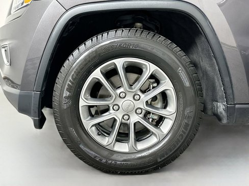 Used 2016 Jeep Grand Cherokee Limited image 32