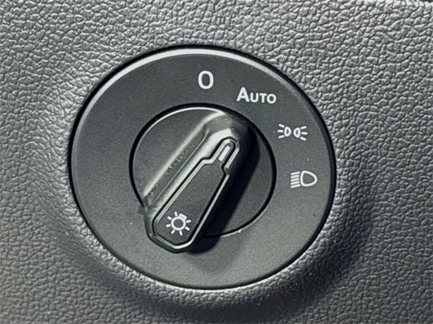 Used 2022 Volkswagen Taos SE image 10