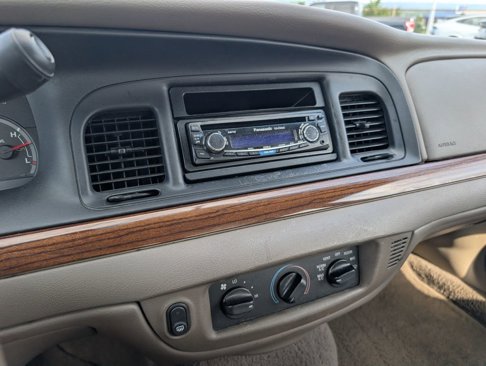 Used 2002 Ford Crown Victoria image 18