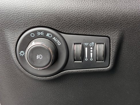 Used 2024 Jeep Compass Trailhawk image 14