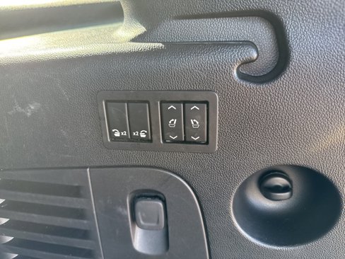Used 2018 Chevrolet Suburban Premier image 31