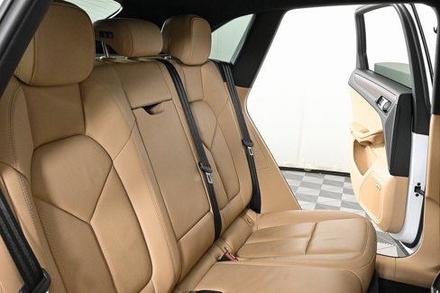 Certified 2022 Porsche Macan image 23