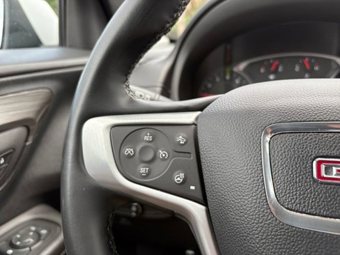Used 2023 GMC Terrain SLT image 17