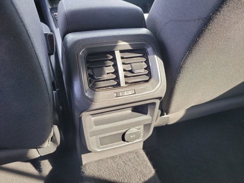 Used 2020 Volkswagen Tiguan S image 14