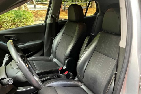 Used 2017 Chevrolet Trax LT w/ LT Convenience Package image 7