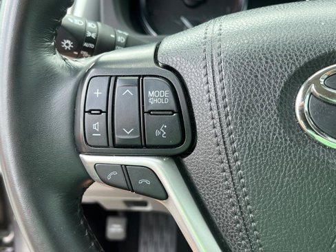 Used 2019 Toyota Highlander XLE image 15