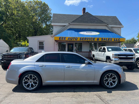 Used 2015 Chrysler 300 S image 1