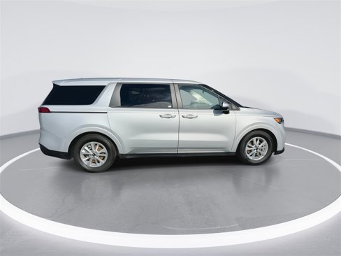 Used 2022 Kia Carnival LX image 9
