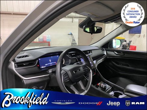 Used 2023 Jeep Grand Cherokee L Laredo image 33
